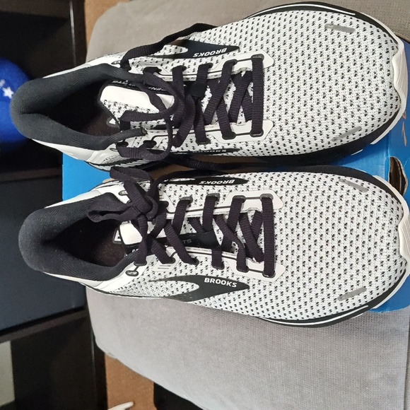 Brooks Adrenaline GTS 22 size 8.5 women - Picture 1 of 10